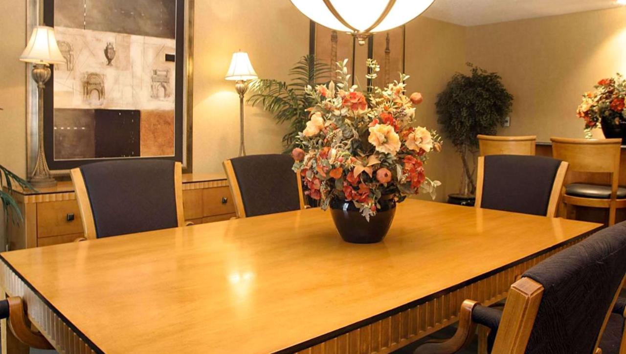 Magnuson Grand & Conference Center Somerset-Bridgewater מראה חיצוני תמונה