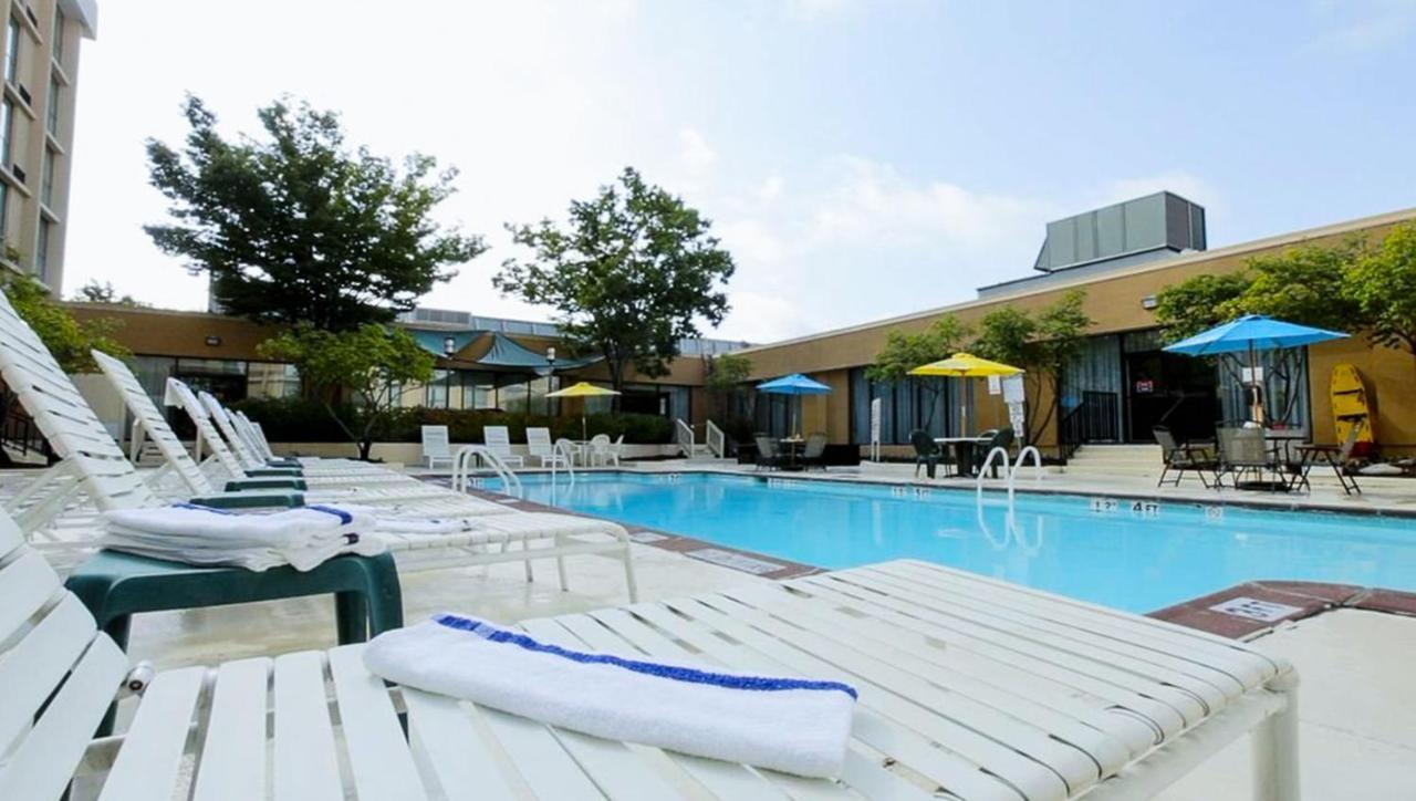 Magnuson Grand & Conference Center Somerset-Bridgewater מראה חיצוני תמונה